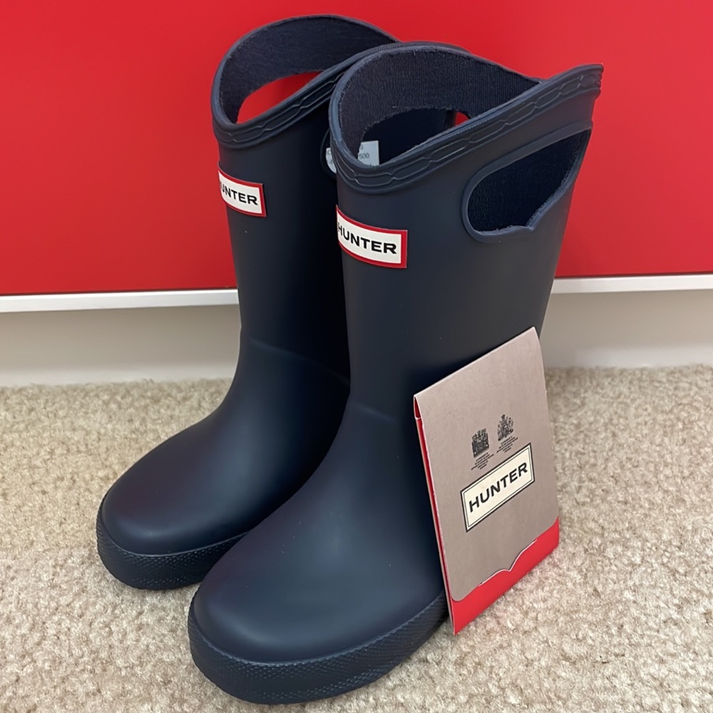 Hunter NWT toddler girl (or boy!) size 10 classic navy pull-on rain boots.